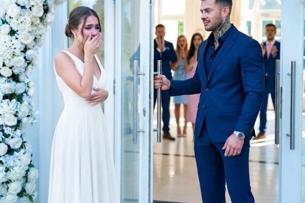 They Locked Her Outside Her Sister’s Wedding—Until the Mysteriou...